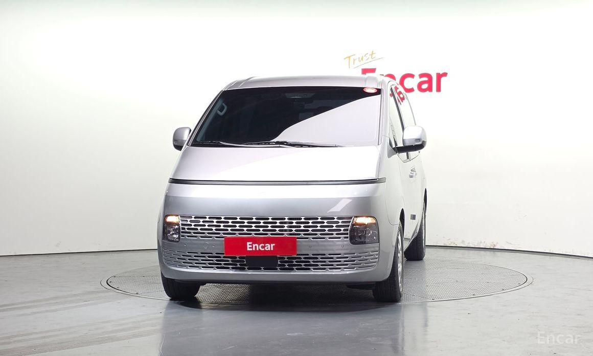  Hyundai Staria