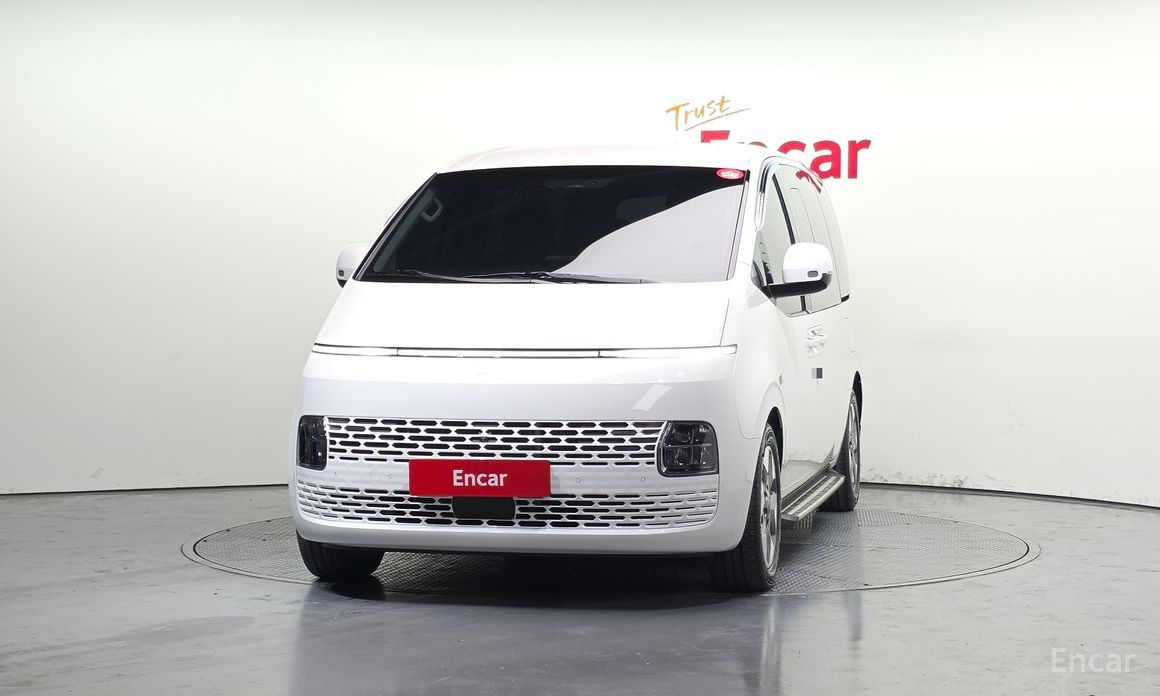  Hyundai Staria