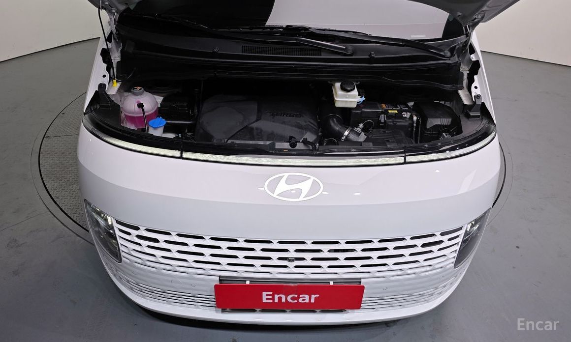  Hyundai Staria