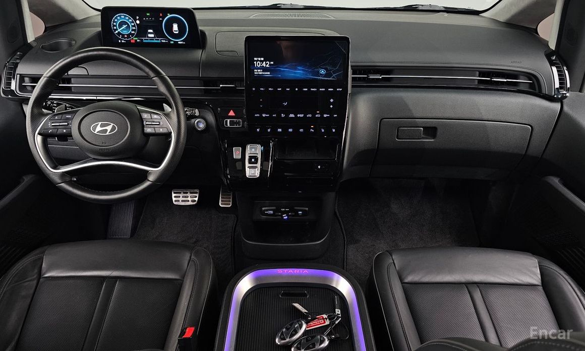 Hyundai Staria