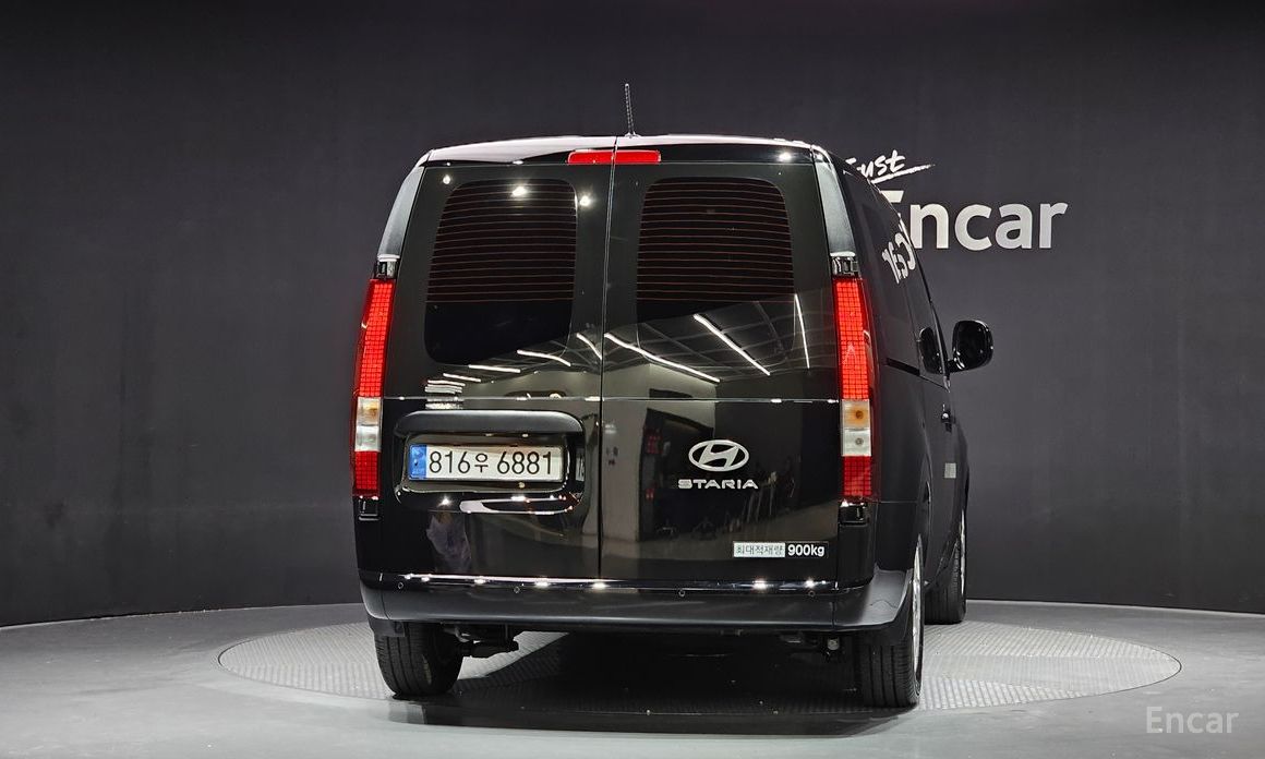  Hyundai Staria