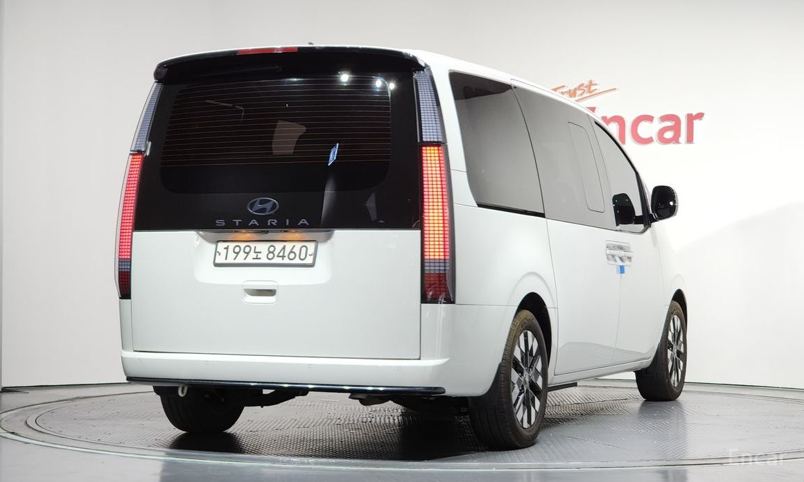  Hyundai Staria