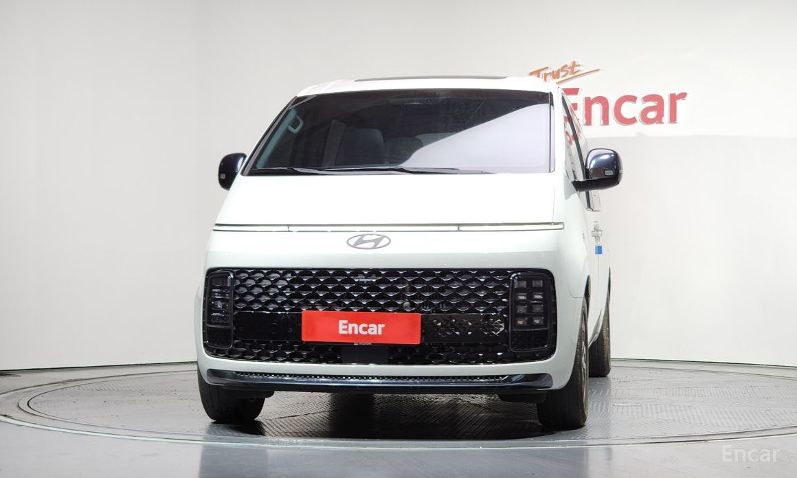  Hyundai Staria