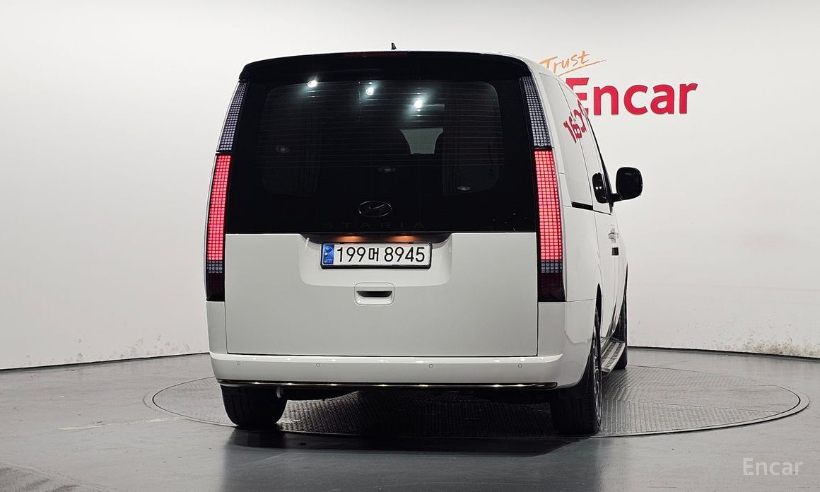  Hyundai Staria