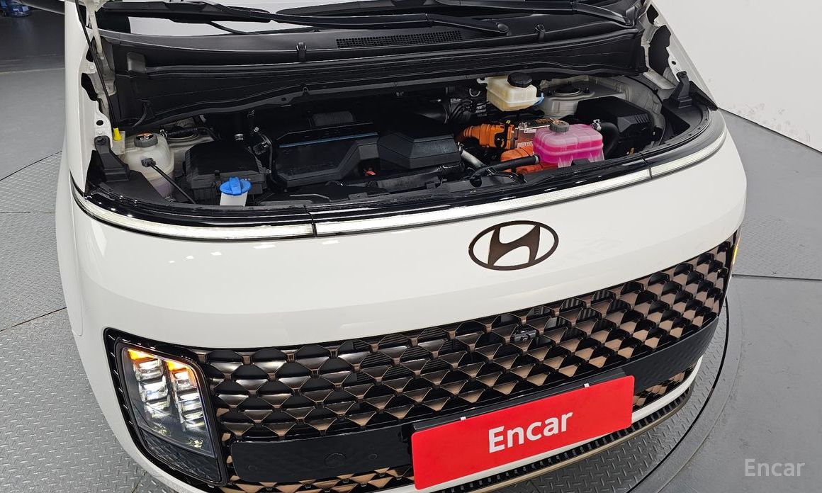  Hyundai Staria