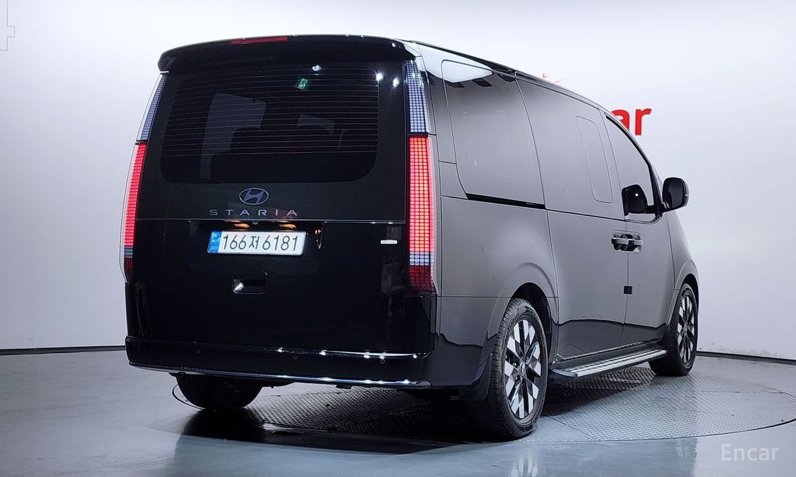  Hyundai Staria