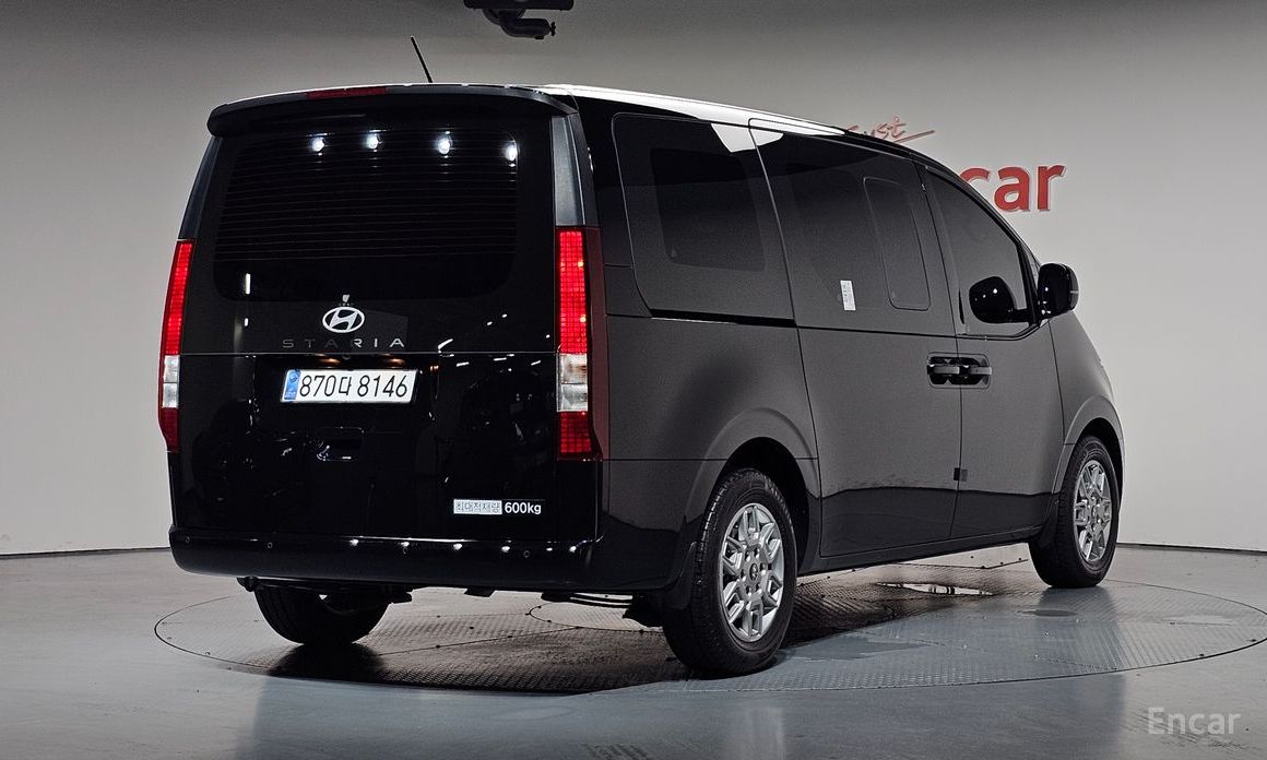  Hyundai Staria