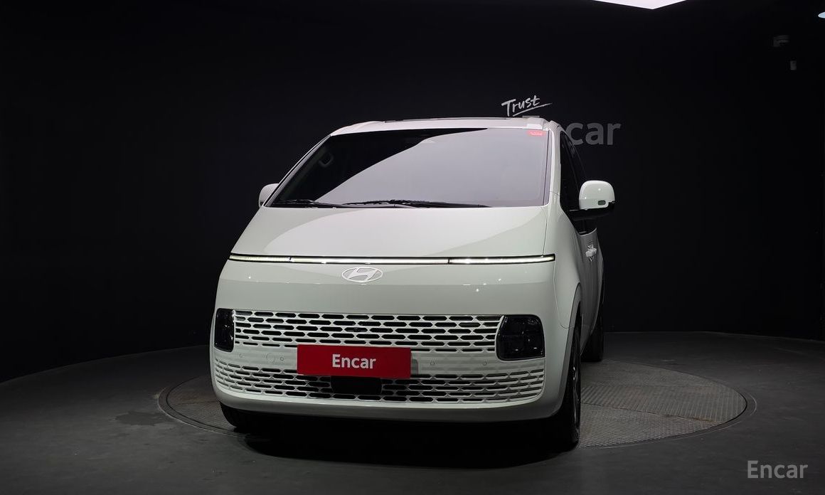  Hyundai Staria
