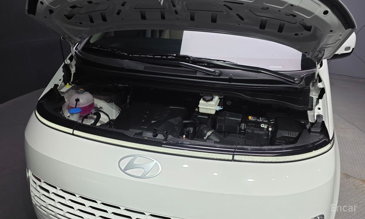  Hyundai Staria