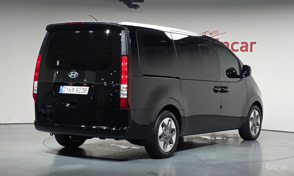 Hyundai Staria