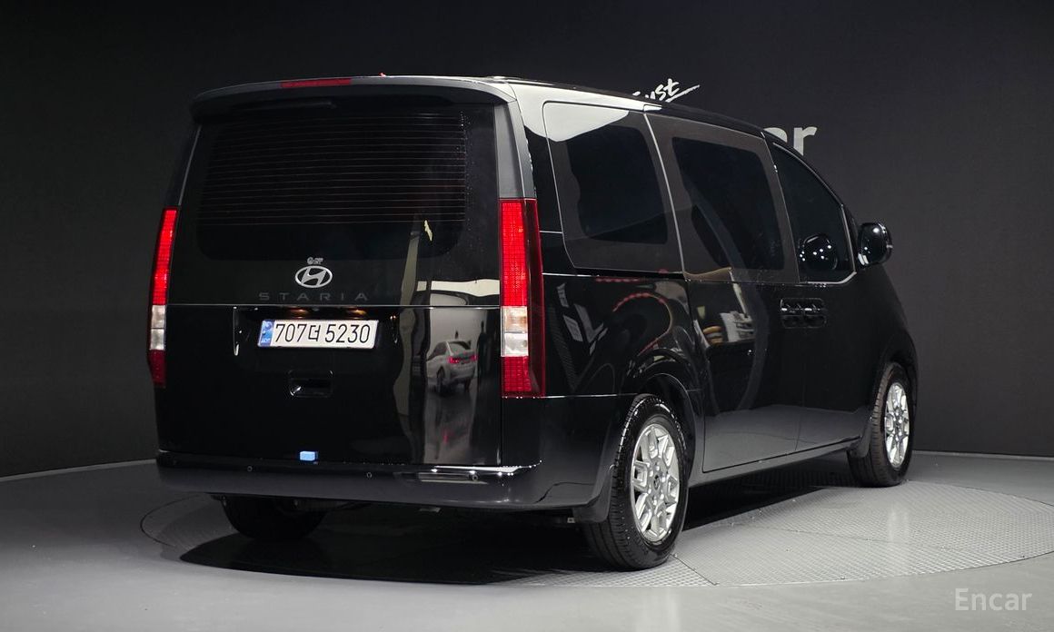  Hyundai Staria