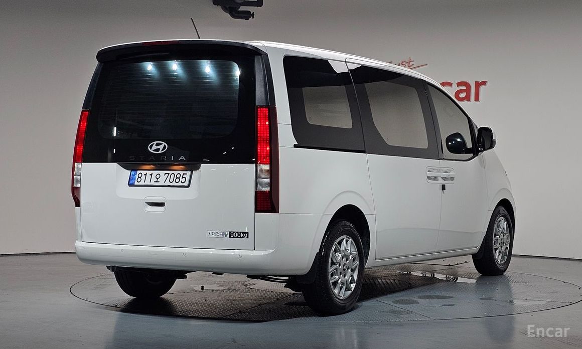  Hyundai Staria