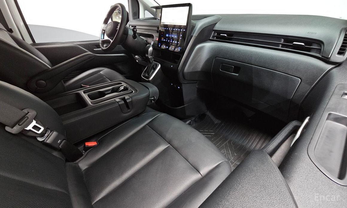  Hyundai Staria