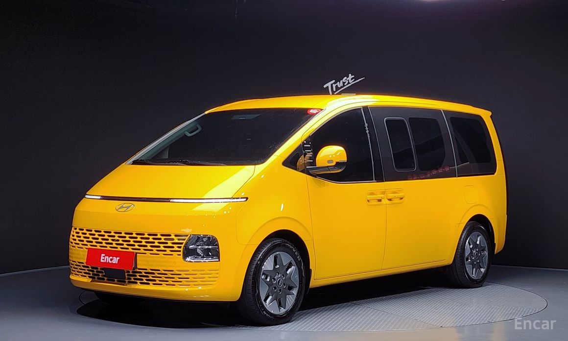 Hyundai Staria