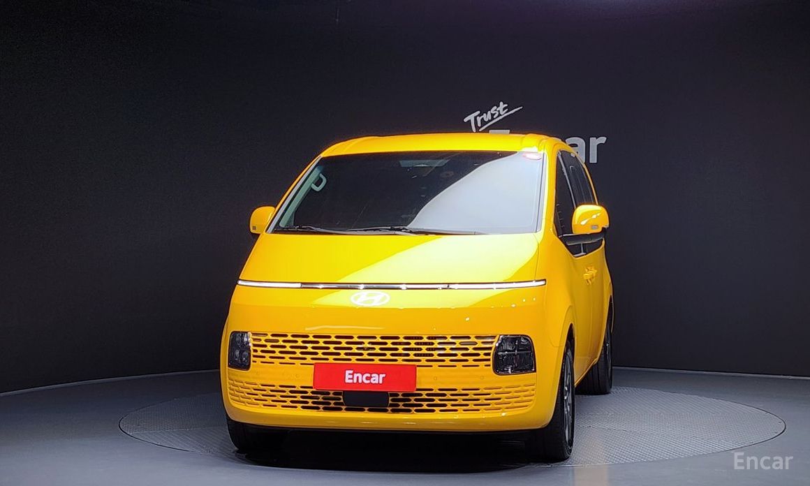  Hyundai Staria