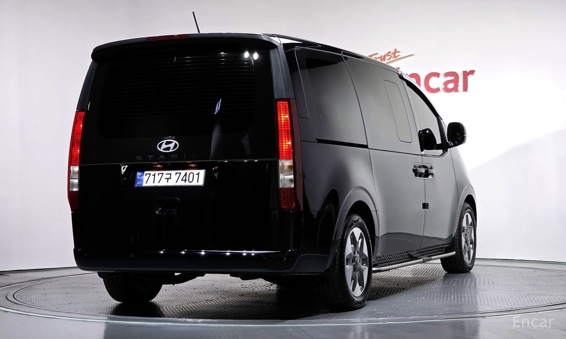  Hyundai Staria