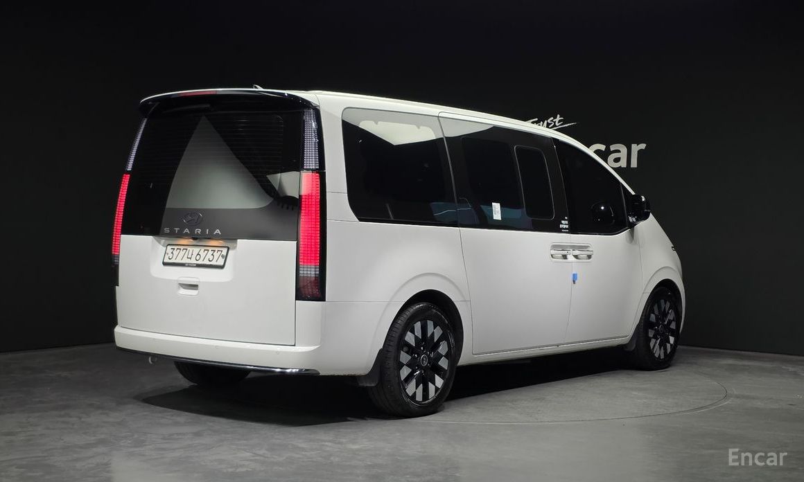  Hyundai Staria