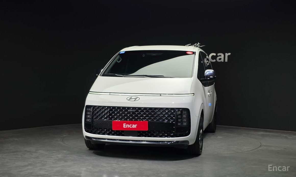  Hyundai Staria