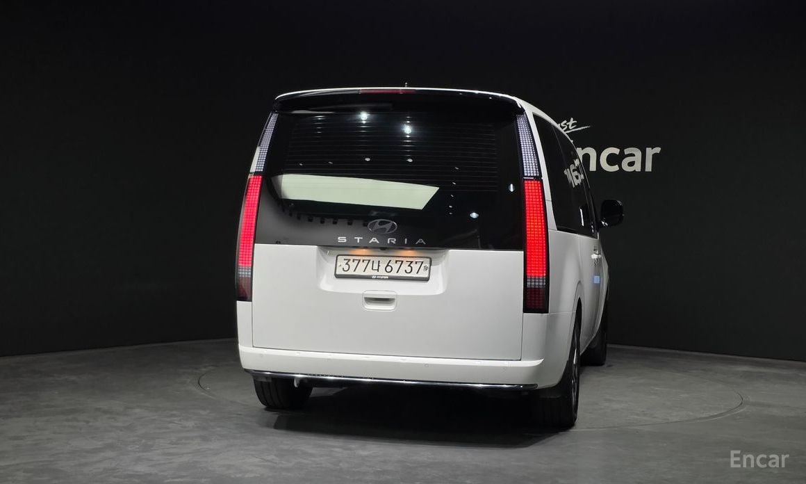  Hyundai Staria