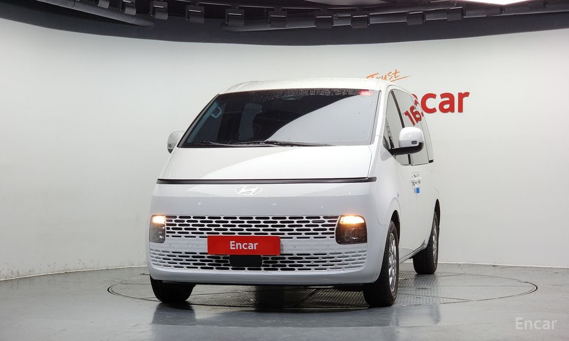  Hyundai Staria