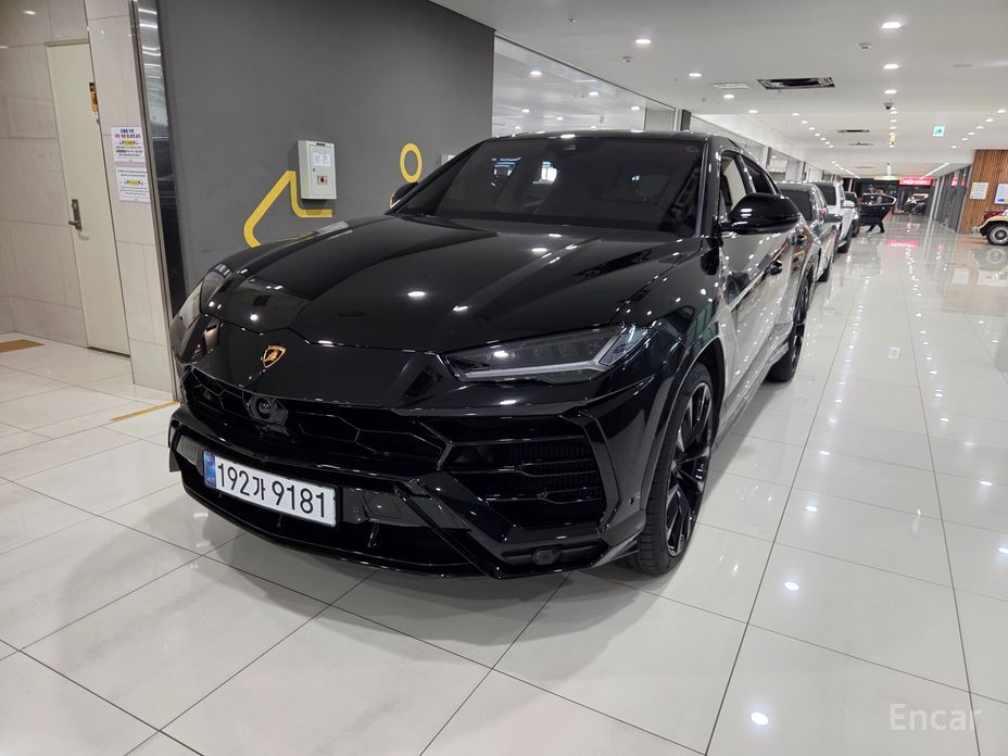  Lamborghini Urus