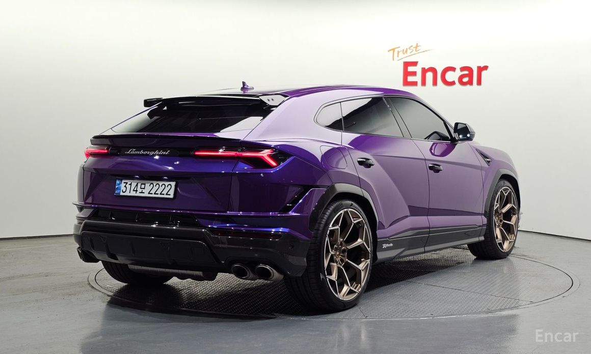  Lamborghini Urus