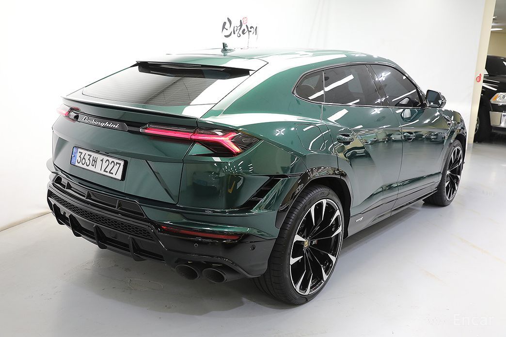  Lamborghini Urus