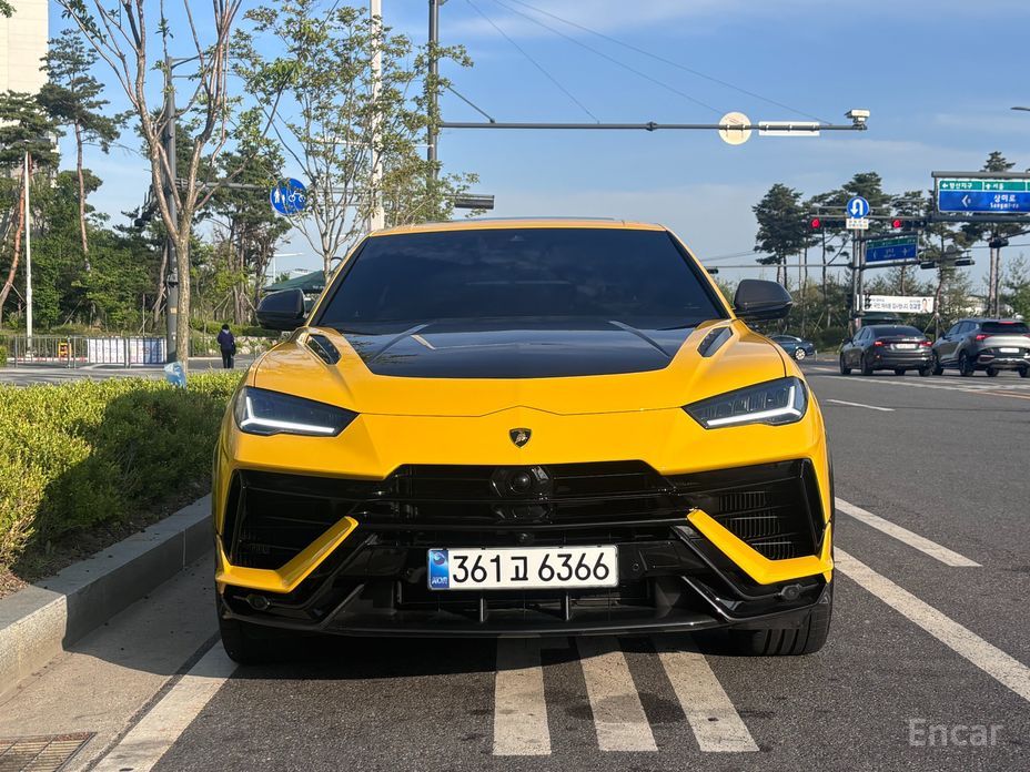  Lamborghini Urus