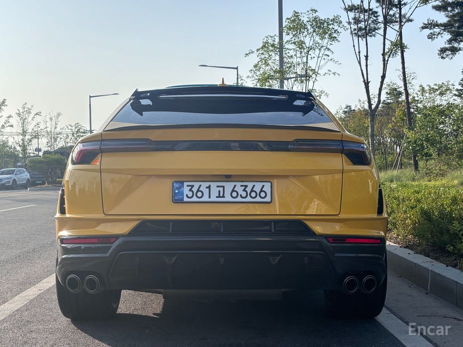  Lamborghini Urus