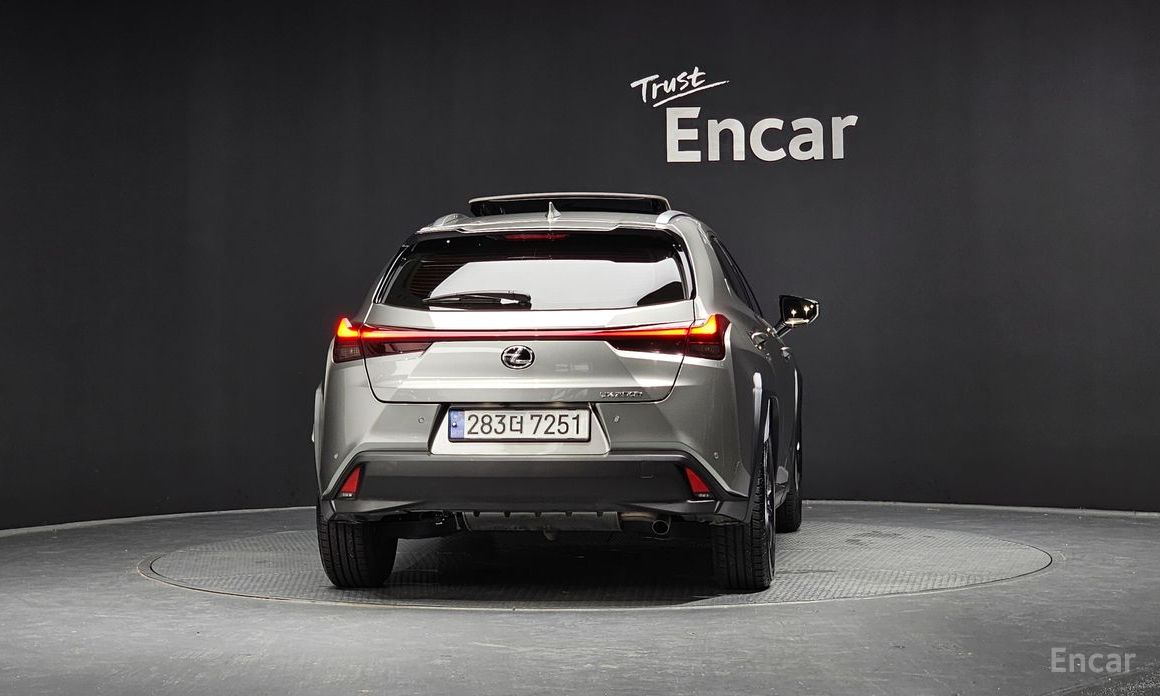  Lexus UX