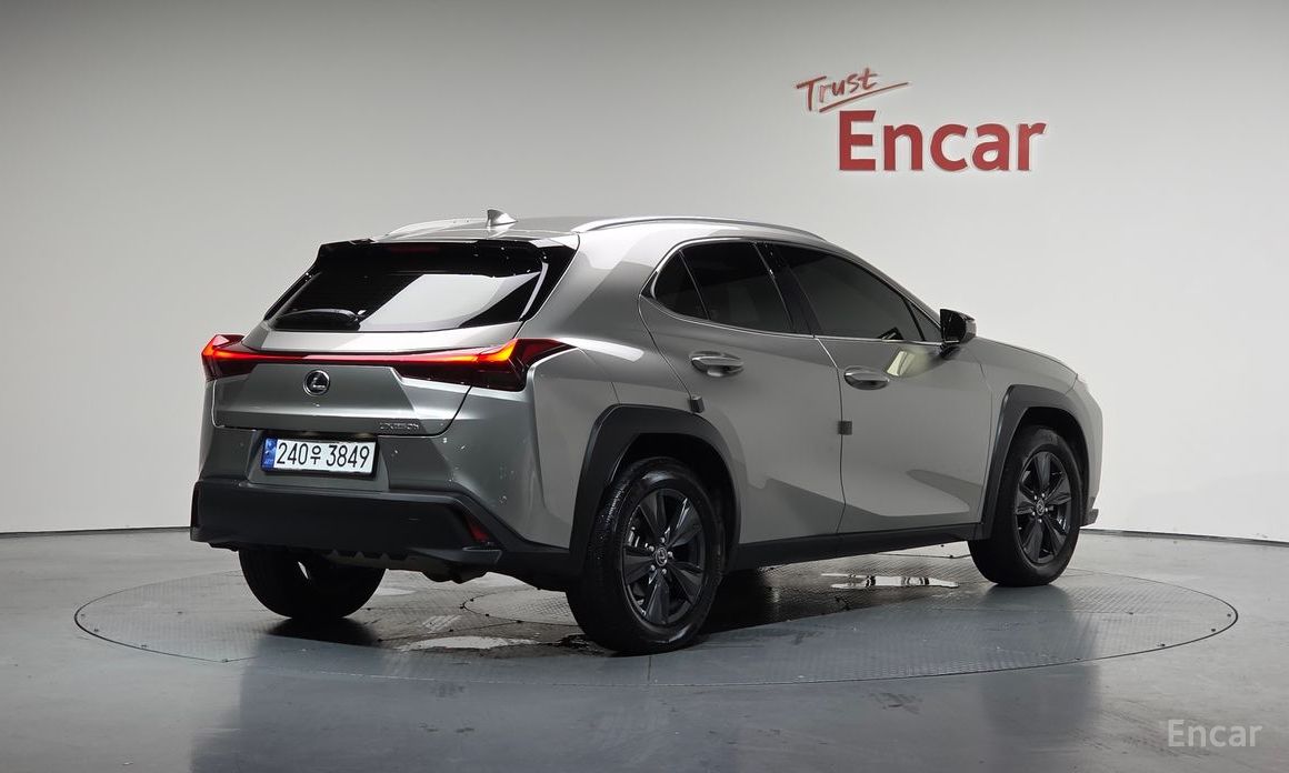  Lexus UX