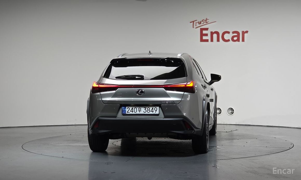  Lexus UX
