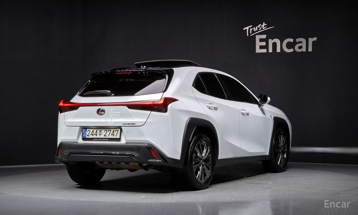  Lexus UX