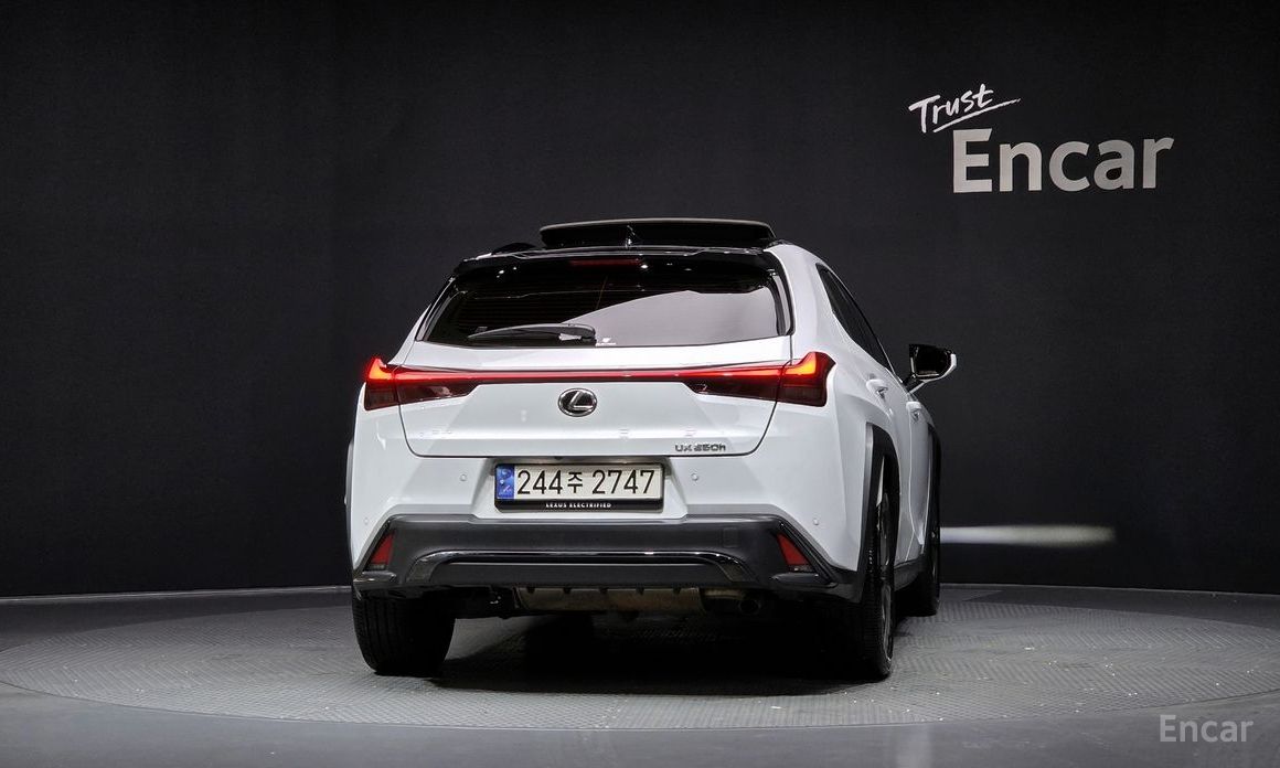  Lexus UX