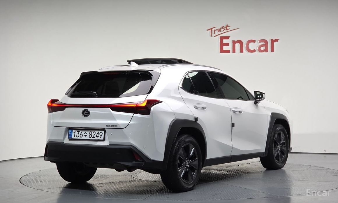 Lexus UX