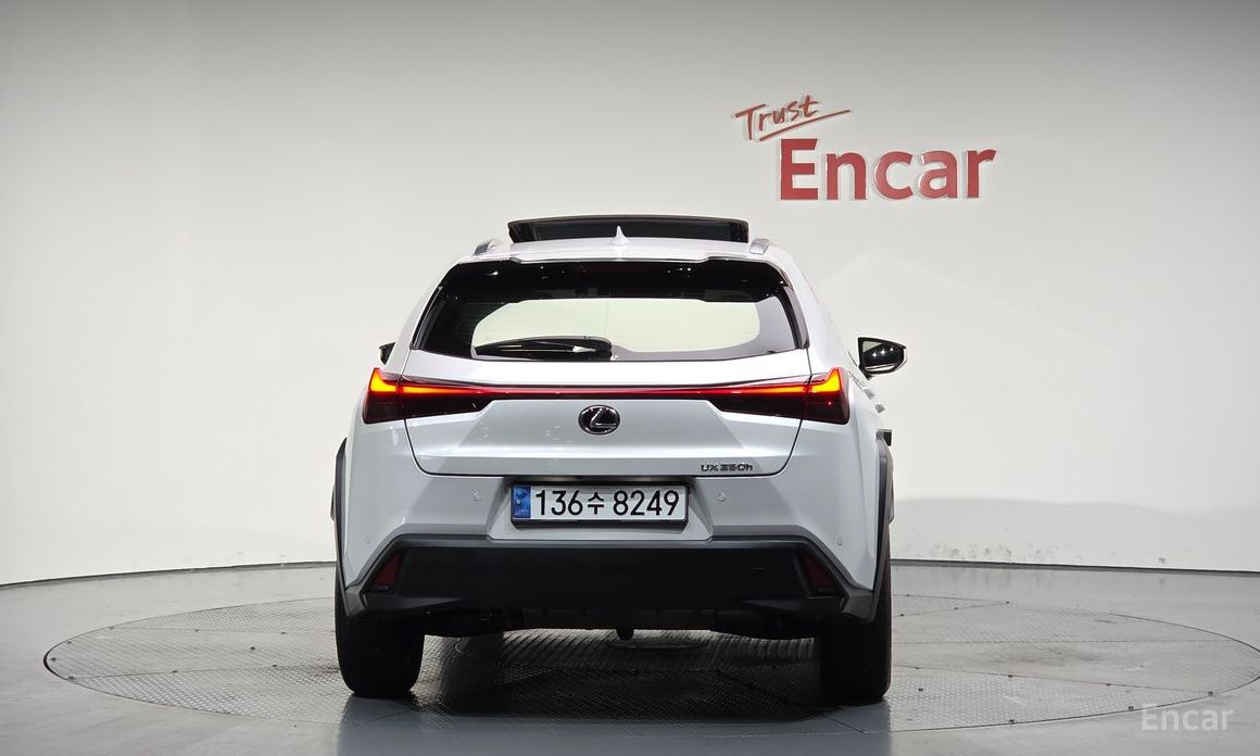  Lexus UX