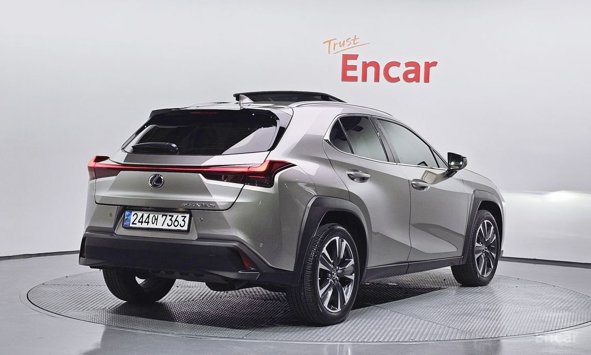  Lexus UX