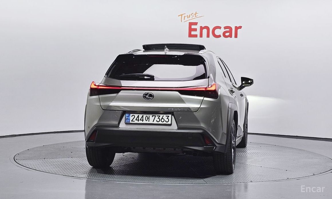  Lexus UX