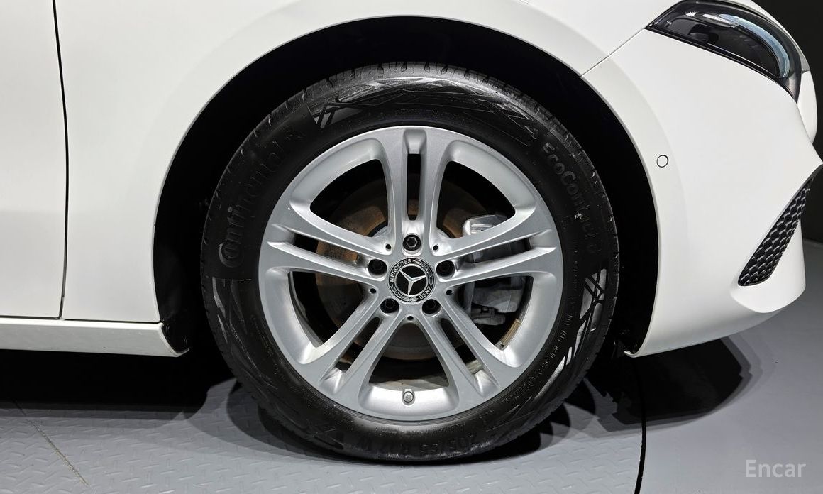  Mercedes-Benz A-Class