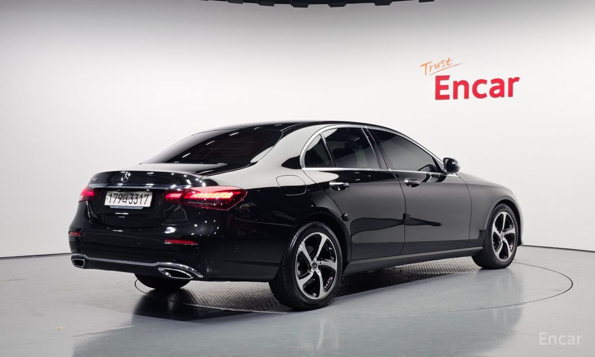  Mercedes-Benz E-Class