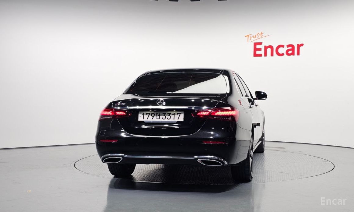  Mercedes-Benz E-Class