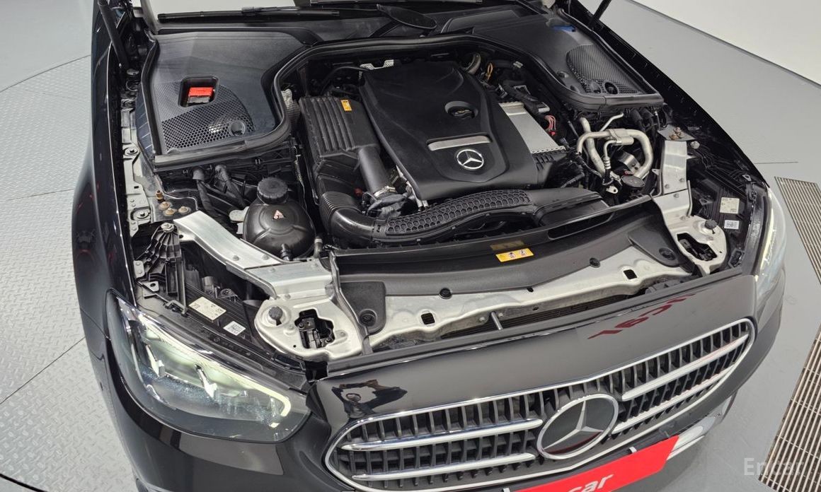  Mercedes-Benz E-Class