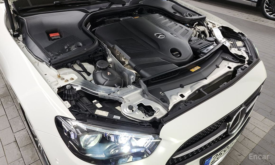  Mercedes-Benz E-Class