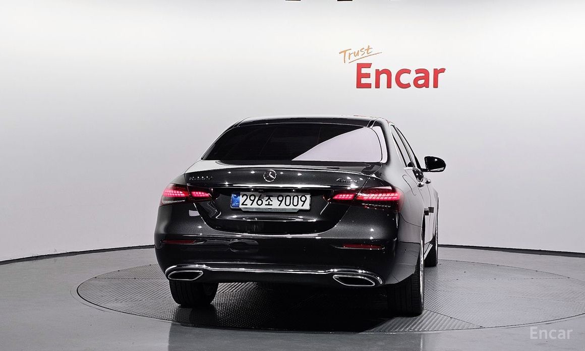  Mercedes-Benz E-Class