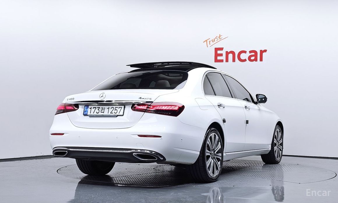  Mercedes-Benz E-Class