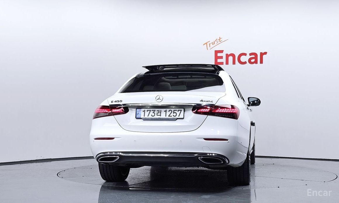  Mercedes-Benz E-Class