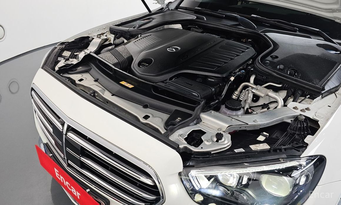  Mercedes-Benz E-Class