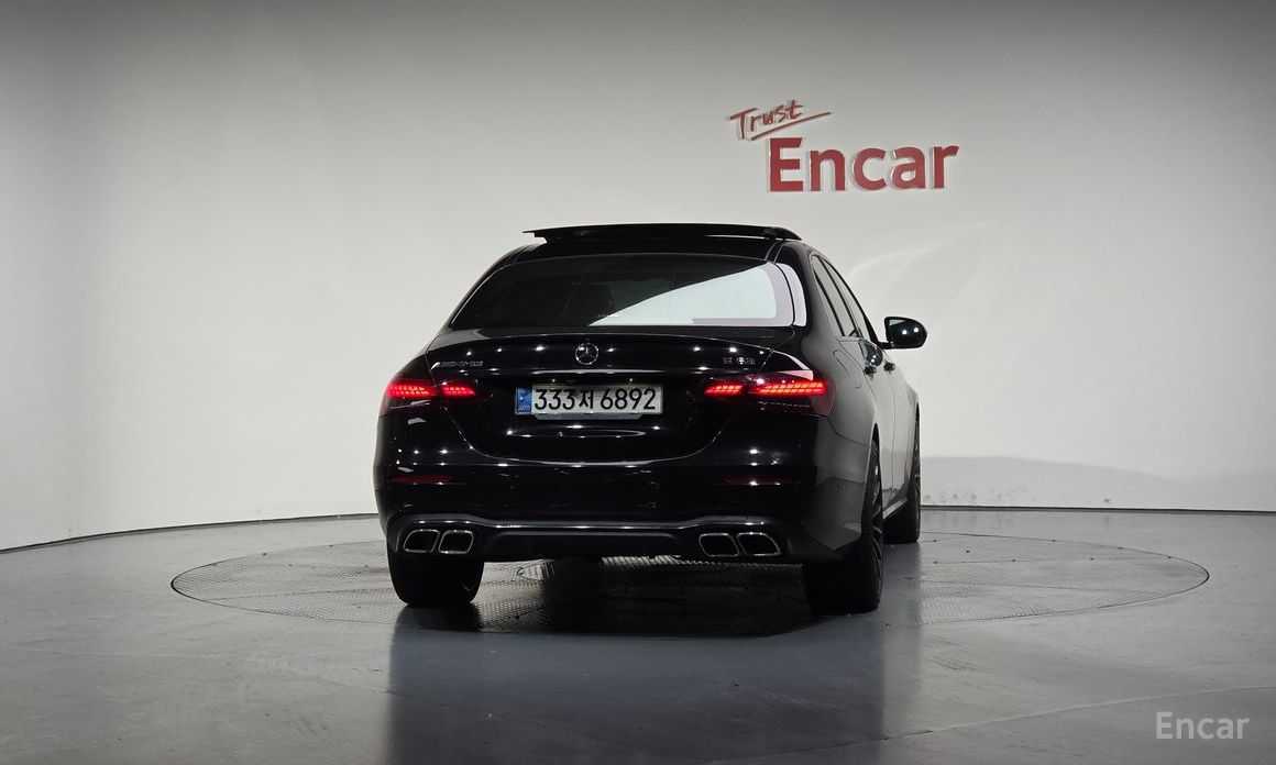  Mercedes-Benz E-Class