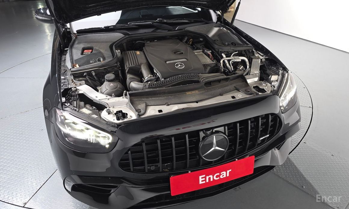  Mercedes-Benz E-Class