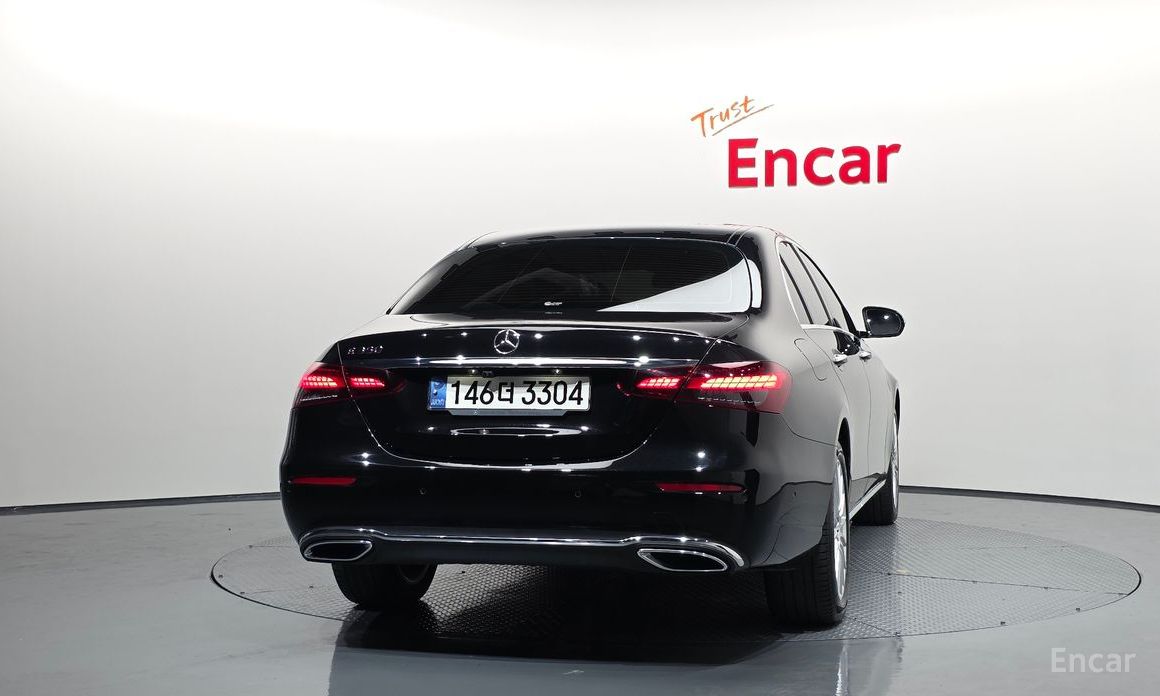  Mercedes-Benz E-Class